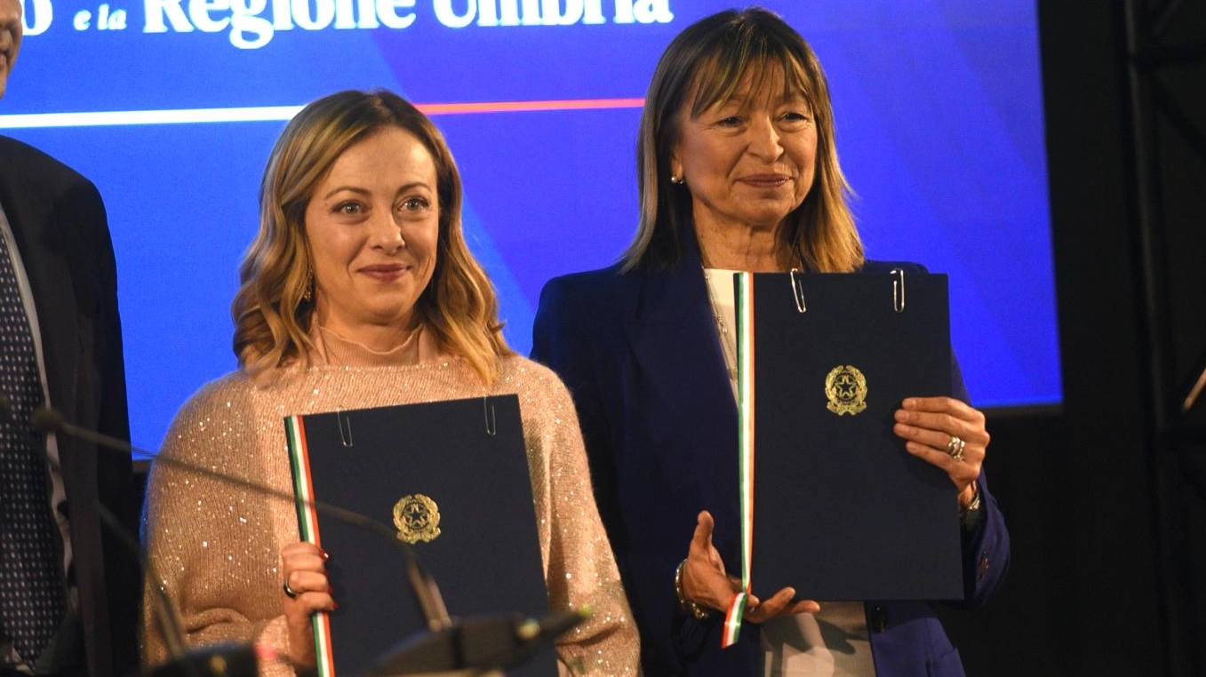 Il presidente del Consiglio Giorgia Meloni e la governatrice umbra Donatella Tesei (Foto Crocchioni)