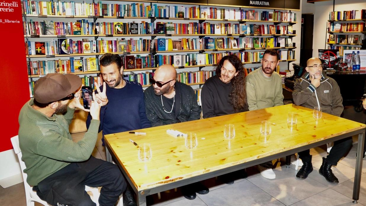I Negramaro durante l’incontro con i fan alla Feltrinelli Red I Negramaro durante l’incontro con i fan alla Feltrinelli Red