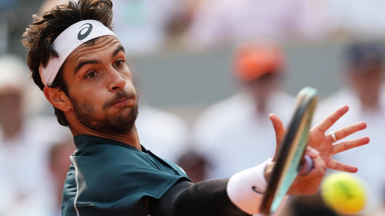 Lorenzo Musetti in semifinale al Roland Garros 2025. Tiafoe ko in 4 set
