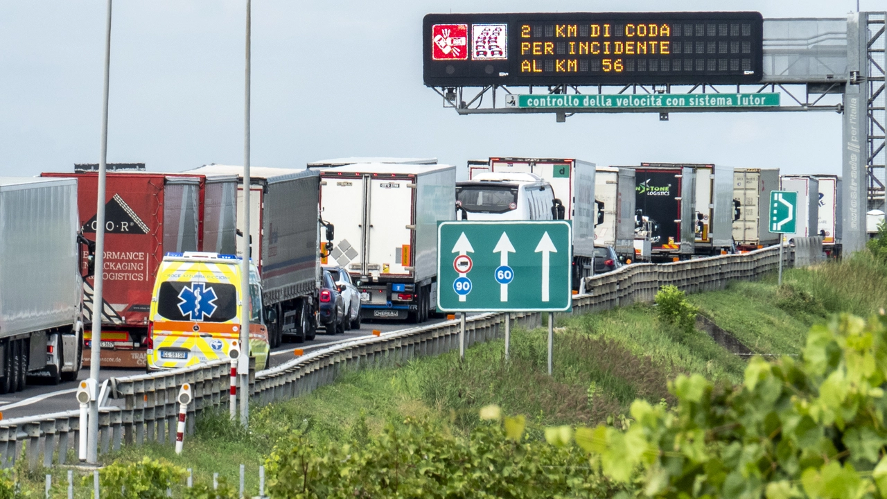 Incidente mortale lungo l'autostrada A15 (foto repertorio) Incidente mortale lungo l'autostrada A15 (foto repertorio)