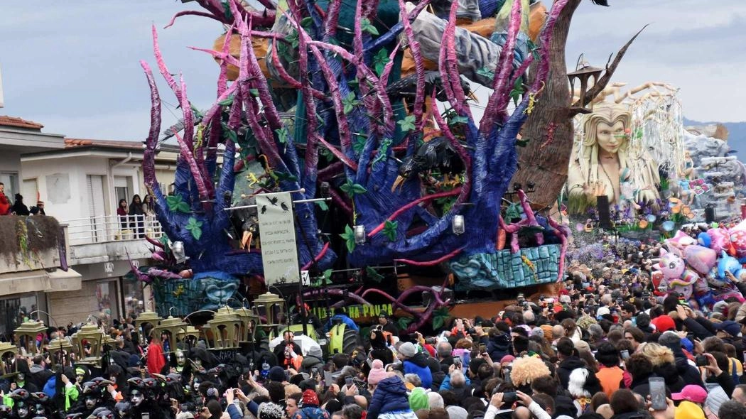Si intitola “Artisti in Carnevale“ l’iniziativa promossa dall’associazione Promo-Terr che, domani alle 16, sarà ospitata nella veranda del bar “Galliano... Si intitola “Artisti in Carnevale“ l’iniziativa promossa dall’associazione Promo-Terr che, domani alle 16, sarà ospitata nella veranda del bar “Galliano...