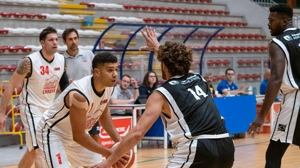 Brilla l’Umana San Giobbe nel torneo interno organizzato all’Estra Forum di Chiusi. Nella semifinale giocata contro la Benacquista Latina, i... Brilla l’Umana San Giobbe nel torneo interno organizzato all’Estra Forum di Chiusi. Nella semifinale giocata contro la Benacquista Latina, i...