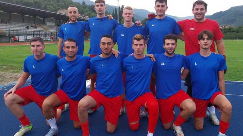 La formazione del Pontremoli che ha affrontato in amichevole la Fivizzanese