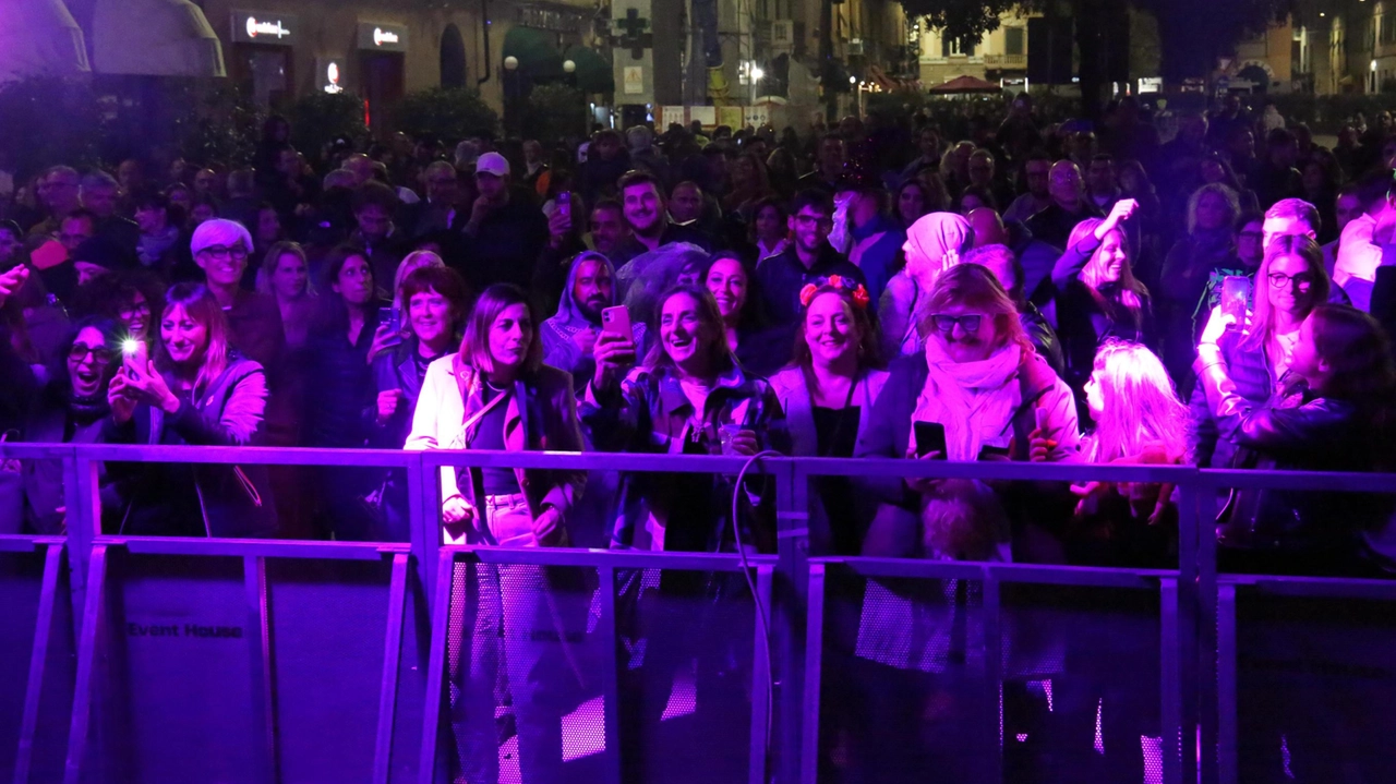 La seconda edizione dell’evento in città è un successo. Dalla sfilata dei Krampus alla consolle con Samuel dei Subsonica. La seconda edizione dell’evento in città è un successo. Dalla sfilata dei Krampus alla consolle con Samuel dei Subsonica.