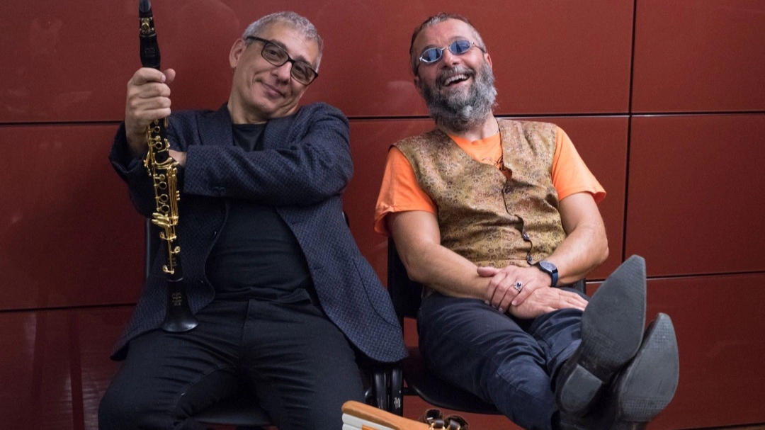 Un concerto tra jazz, swing e ritmi sudamericani col duo Mirabassi e Zanchini