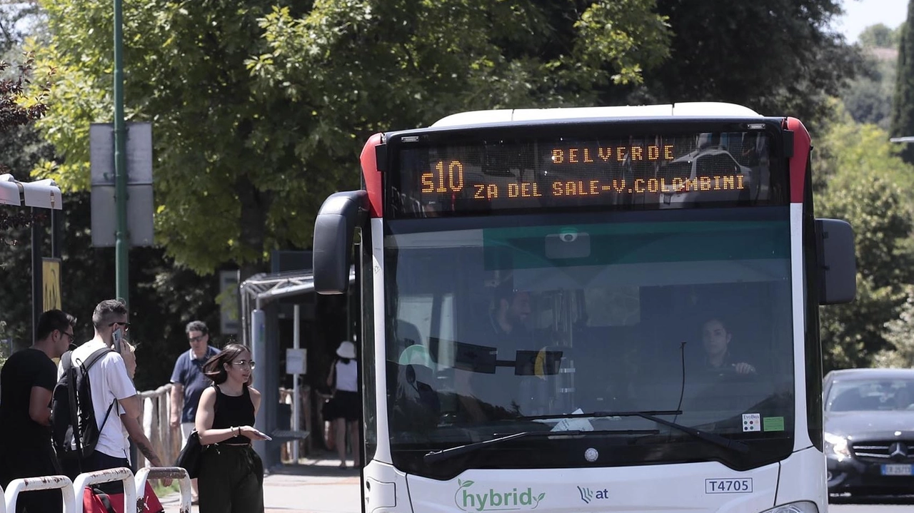 Nelle prossime ore alcuni percorsi dei bus urbani ed exraurbani di Autolinee Toscane e le fermate situate nelle zone interessate subiranno delle variazioni Nelle prossime ore alcuni percorsi dei bus urbani ed exraurbani di Autolinee Toscane e le fermate situate nelle zone interessate subiranno delle variazioni