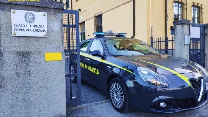 L’arresto eseguito dalla guardia di finanza (foto d’archivio) L’arresto eseguito dalla guardia di finanza (foto d’archivio)