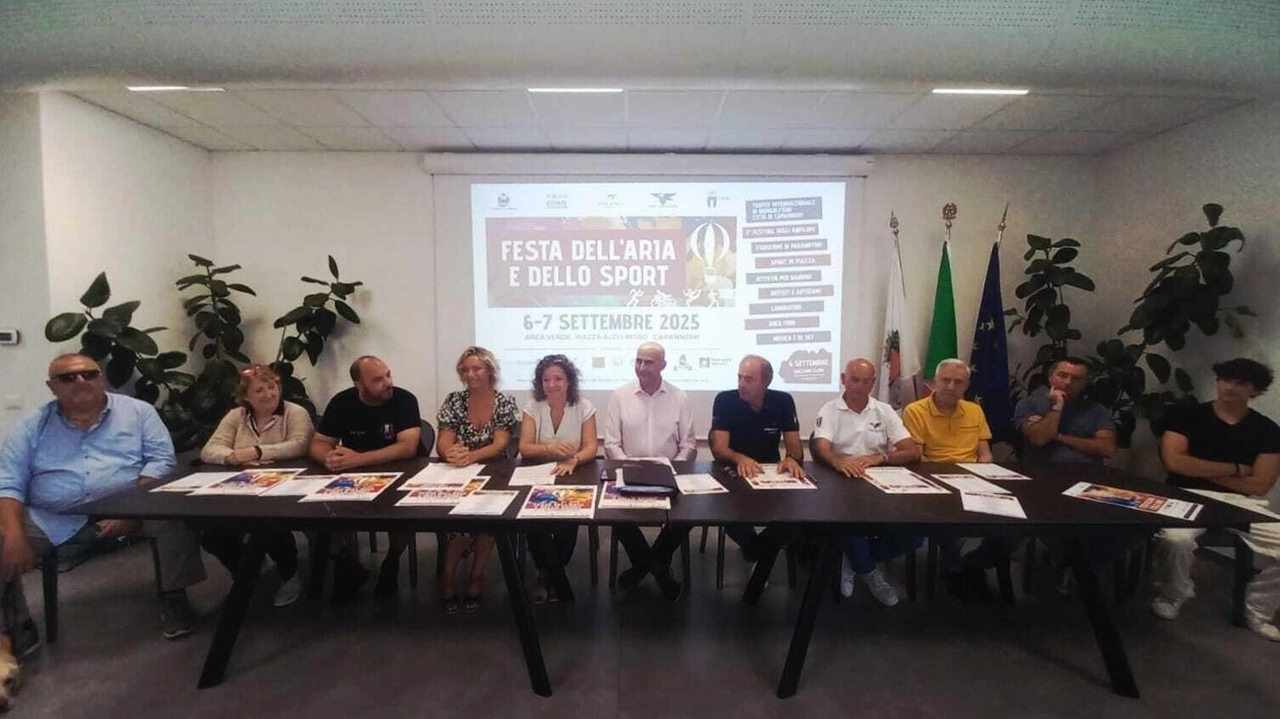 Un momento della conferenza stampa di presentazione della Festa dell’Aria e dello Sport in programma nel prossimo fine settimana a Capannori nell’area verde dietro il Comune e in piazza Aldo Moro Un momento della conferenza stampa di presentazione della Festa dell’Aria e dello Sport in programma nel prossimo fine settimana a Capannori nell’area verde dietro il Comune e in piazza Aldo Moro