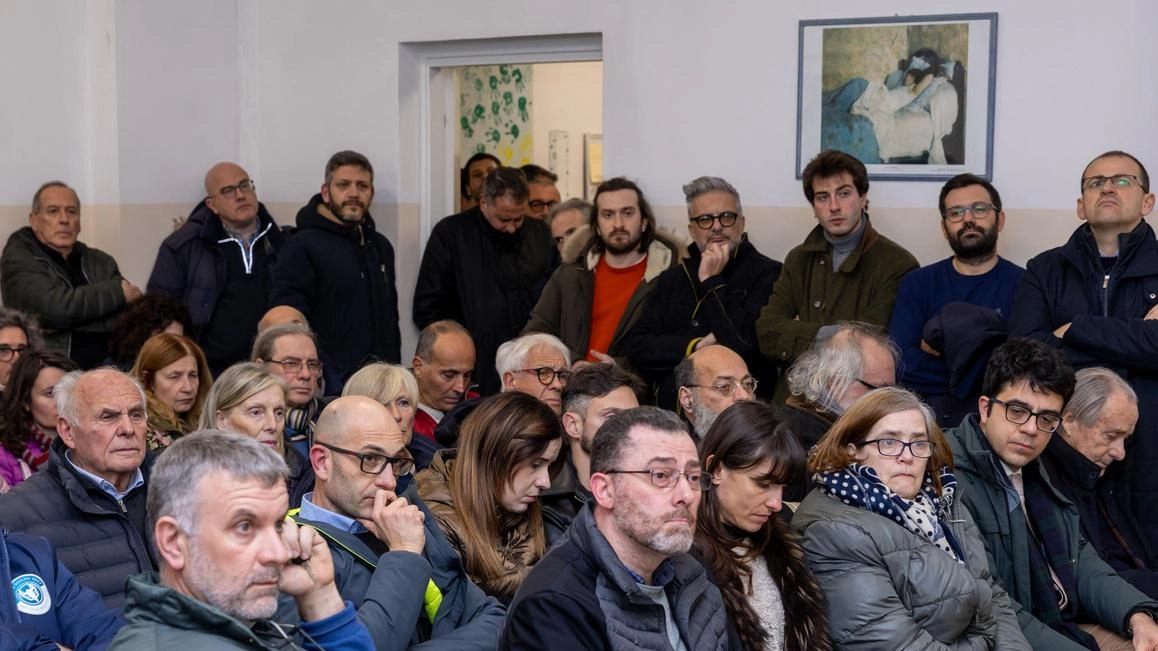 L’affollata assemblea che si è tenuta al centro Agape di Collodi L’affollata assemblea che si è tenuta al centro Agape di Collodi