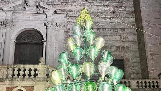 Performance artistiche e iniziative solidali animano il Borgo Bello di Perugia per le festività natalizie. Performance artistiche e iniziative solidali animano il Borgo Bello di Perugia per le festività natalizie.