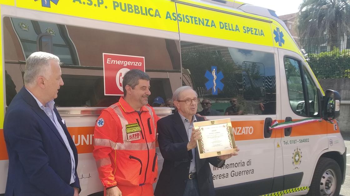 Il gesto di generosità: una grande donazione per la nuova ambulanza Il gesto di generosità: una grande donazione per la nuova ambulanza