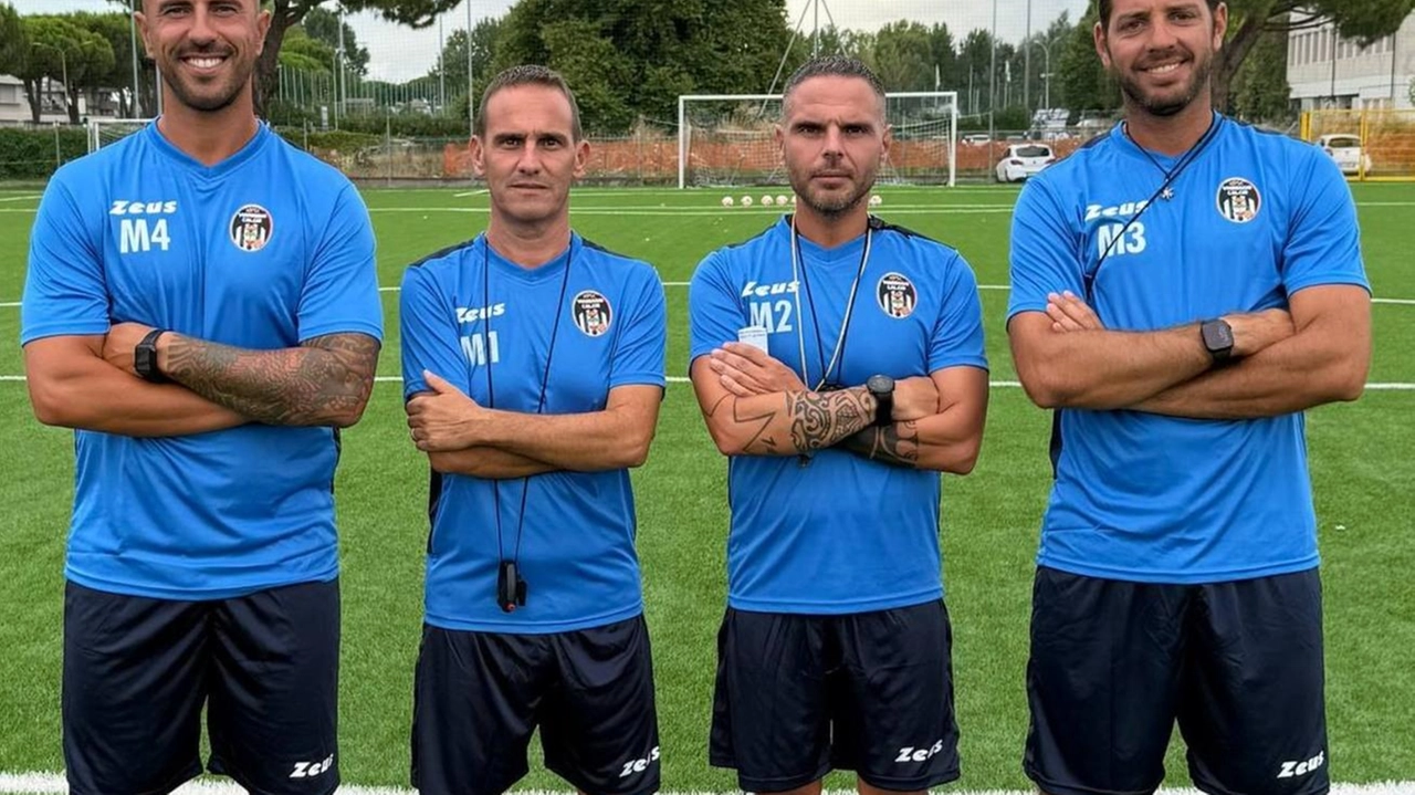 Lo staff tecnico del Viareggio in Eccellenza: da sinistra il preparatore dei portieri Della Lucia, l’allenatore Vangioni, il vice Landi e il preparatore atletico Marsili Lo staff tecnico del Viareggio in Eccellenza: da sinistra il preparatore dei portieri Della Lucia, l’allenatore Vangioni, il vice Landi e il preparatore atletico Marsili