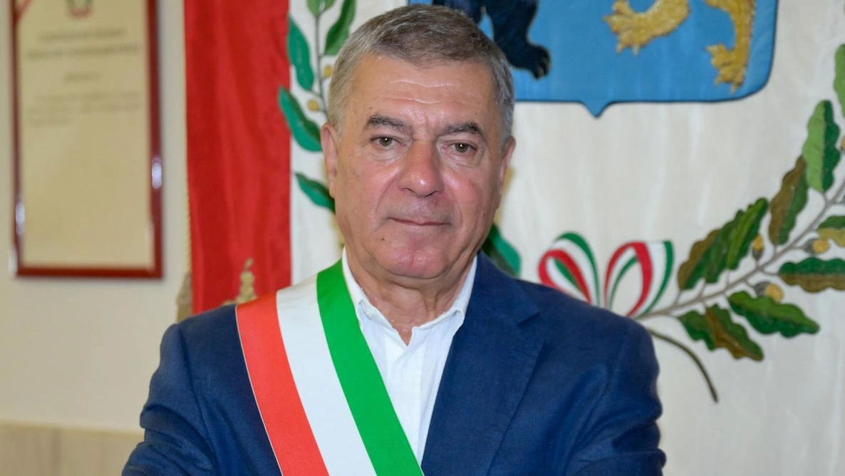 Il sindaco Valerio Pianigiani commenta l’uscita dal suo partito di Sandro Sarri Il sindaco Valerio Pianigiani commenta l’uscita dal suo partito di Sandro Sarri