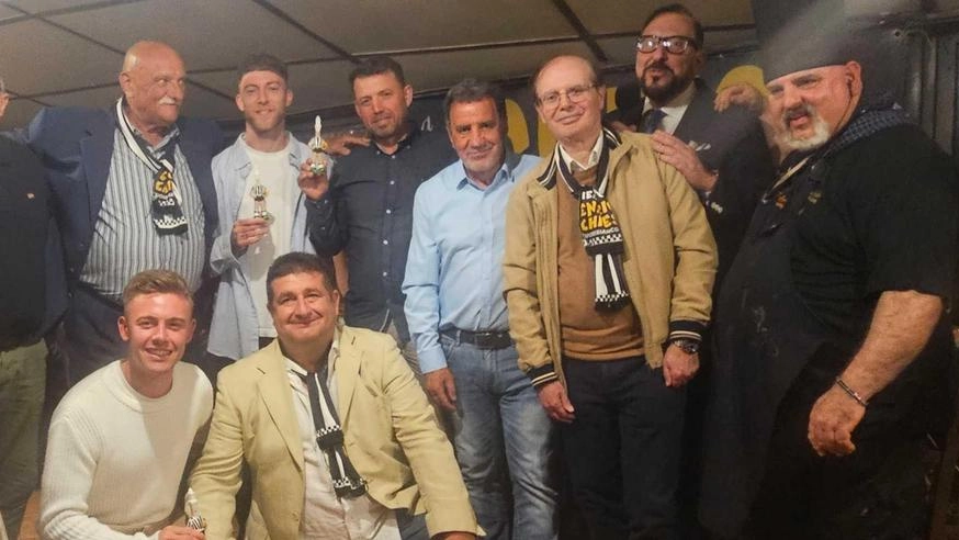 Il Siena affida la guida tecnica a Bellazzini per il 2025/2026, con Lelli al timone iniziale. Focus sull'allestimento della rosa. Il Siena affida la guida tecnica a Bellazzini per il 2025/2026, con Lelli al timone iniziale. Focus sull'allestimento della rosa.