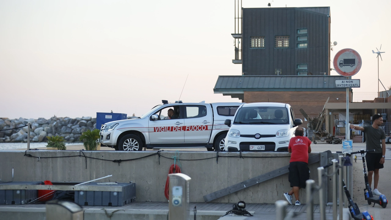 Donna morta annegata al Gombo (foto Del Punta/Valtriani)