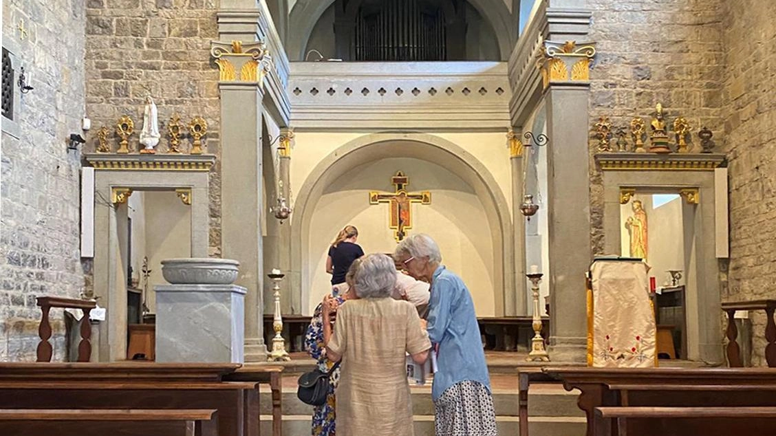 La comunità religiosa protesta contro le "modifiche decorative" di padre Luigi Paolo di Bitonto. Interviene la Diocesi: "Ci sarà il ripristino dello stato originale dei luoghi, con l’aiuto della Sovrintendenza". La comunità religiosa protesta contro le "modifiche decorative" di padre Luigi Paolo di Bitonto. Interviene la Diocesi: "Ci sarà il ripristino dello stato originale dei luoghi, con l’aiuto della Sovrintendenza".