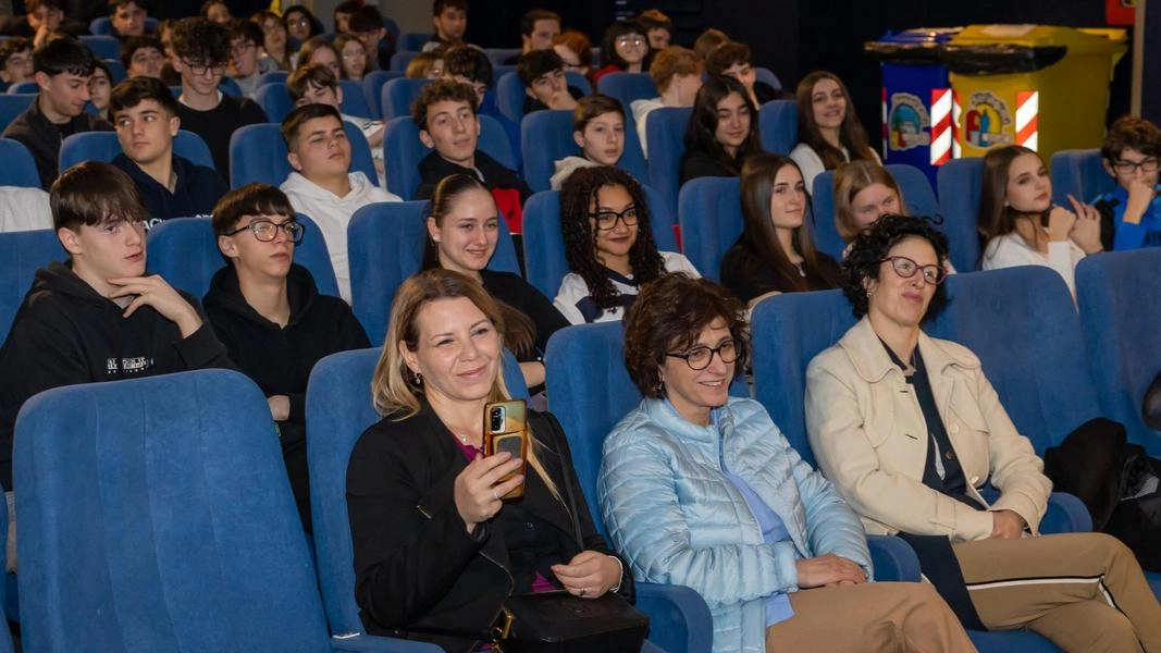 L’interno di un cinema parrocchiale durante un incontro (foto d’archivio)