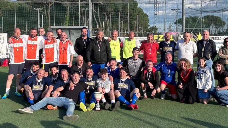 Squadre, familiari e amici insieme per ricordare Samuele Del Ministro Squadre, familiari e amici insieme per ricordare Samuele Del Ministro