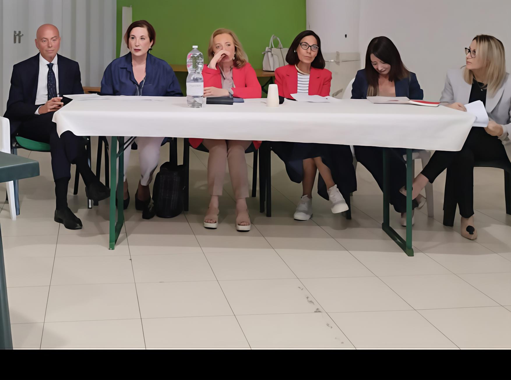 https://www.lanazione.it/image-service/view/acePublic/alias/contentid/MzA5MDU3MDgtNjIyZC00/0/violenza-economica-strumenti-per-evitarla-donne-e-denaro-ce-ancora-disparita.jpeg
