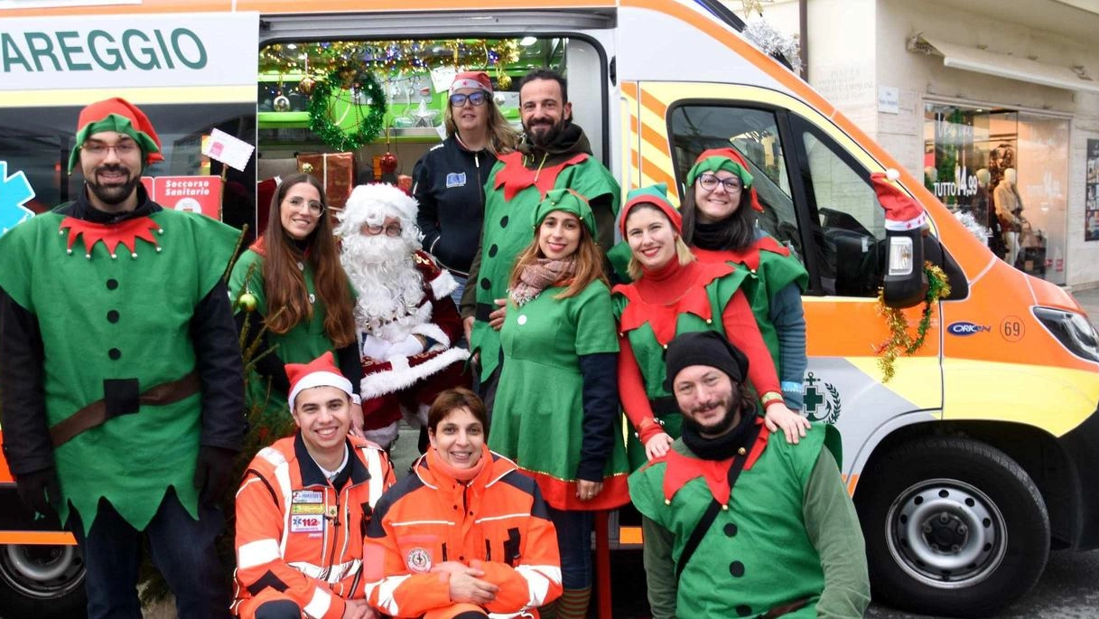 Per una buona causa una squadra dei volontari della Croce Verde ieri ha svestito la divisa arancione per indossare... Per una buona causa una squadra dei volontari della Croce Verde ieri ha svestito la divisa arancione per indossare...