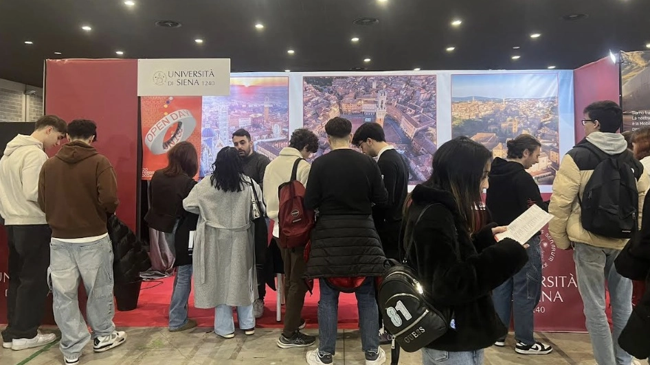 Unisi al Salone dello studente di Arezzo Unisi al Salone dello studente di Arezzo
