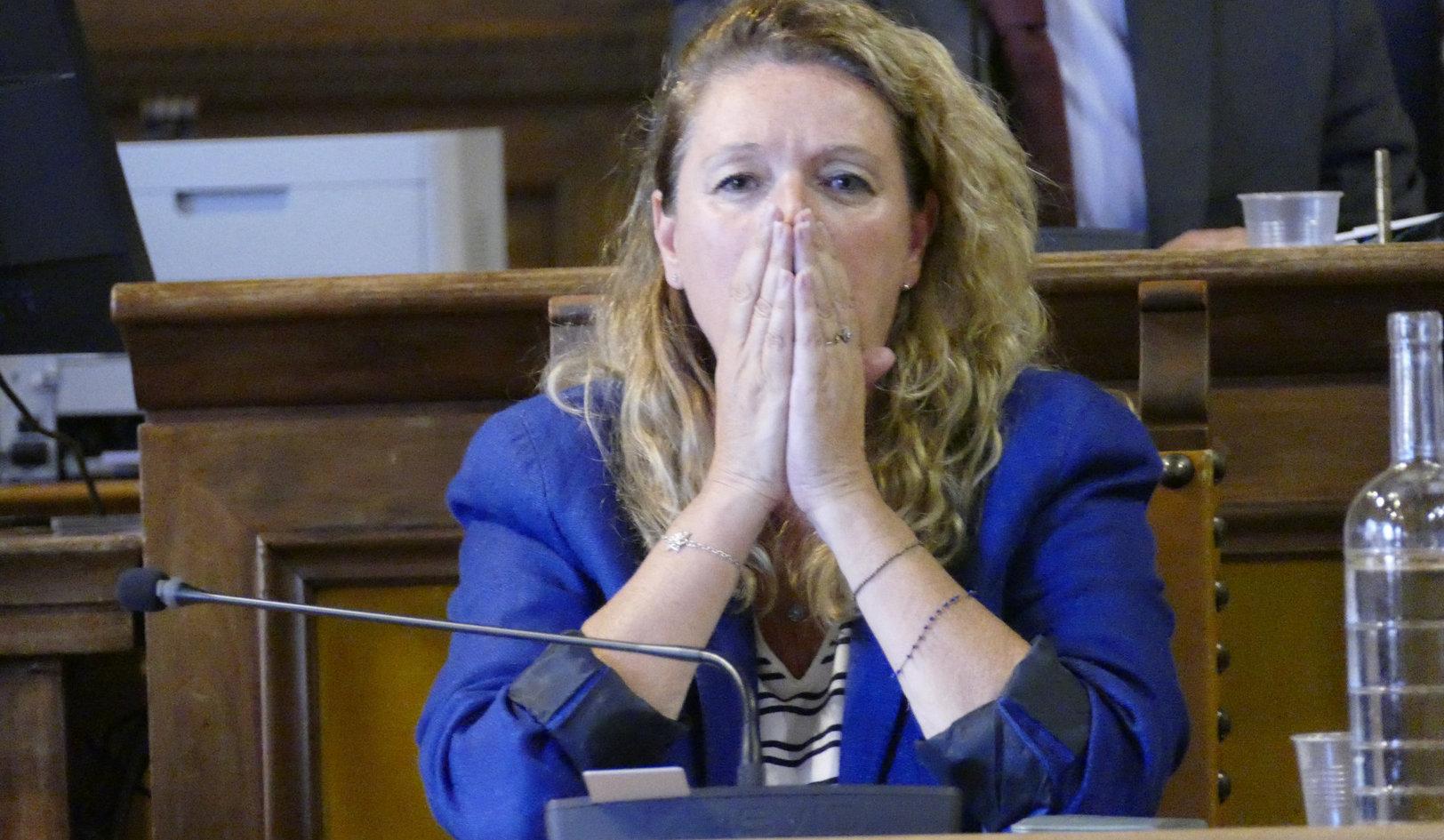 Le dimissioni della sindaca Bugetti, le reazioni della politica. “Atto d’amore per la città”. “No è la fine del Pd”
