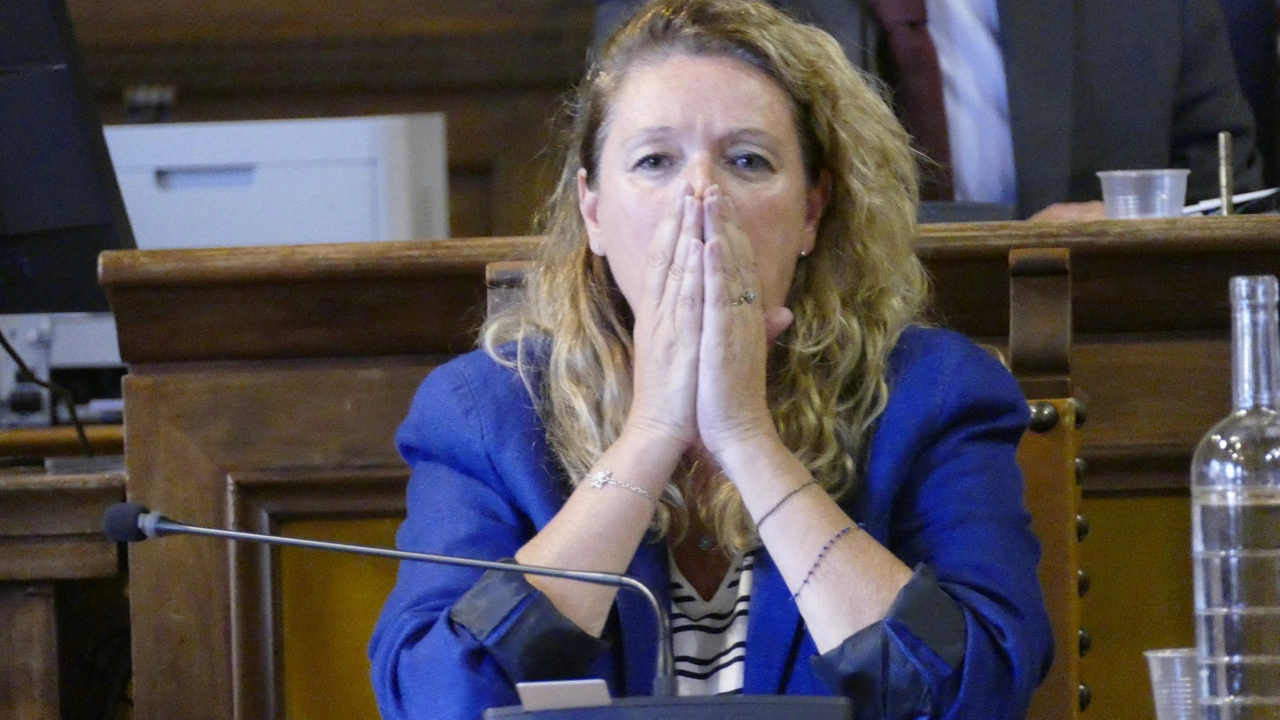 La sindaca di Prato Ilaria Bugetti, indagata per corruzione, si dimette La sindaca di Prato Ilaria Bugetti, indagata per corruzione, si dimette