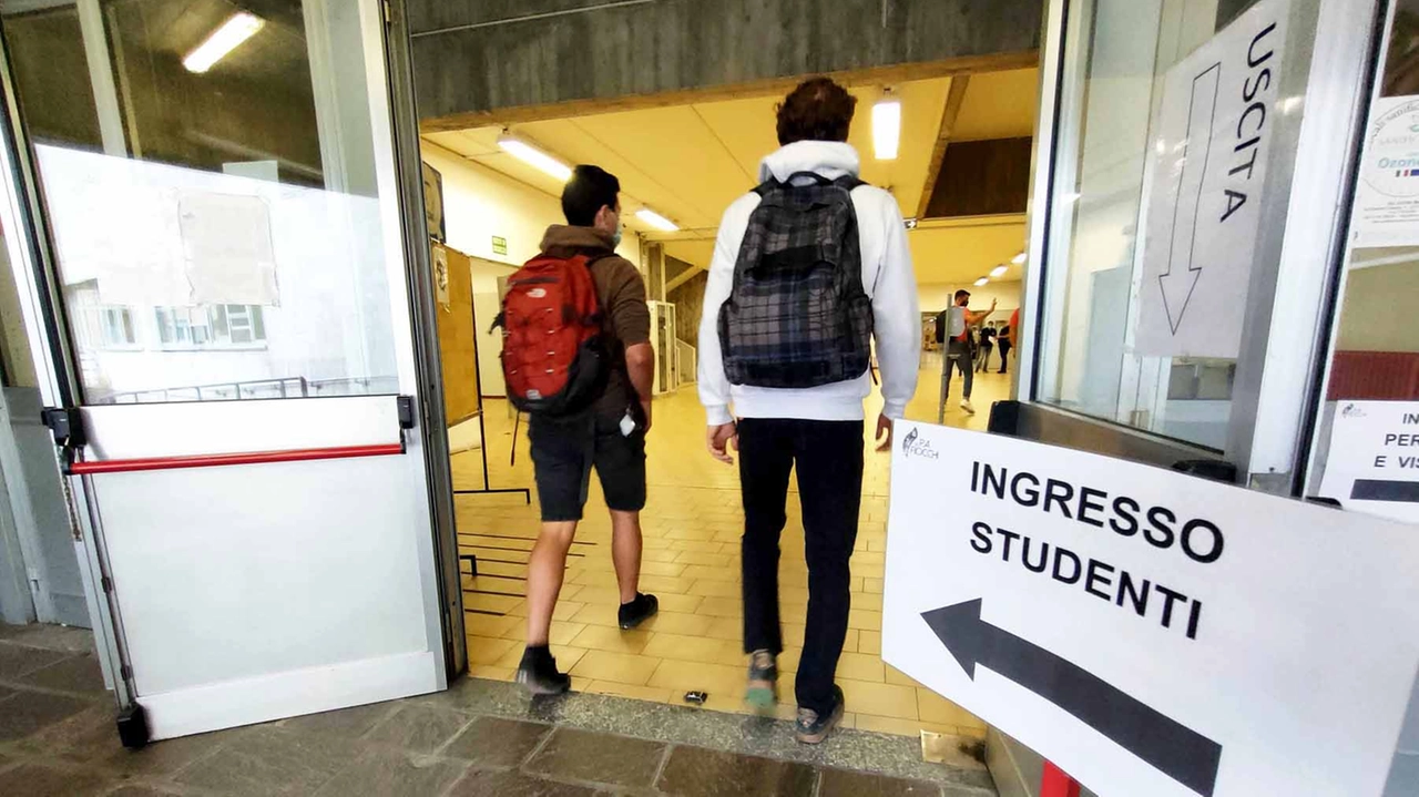 Studenti tutor impegnati questa mattina nell’accoglienza delle matricole Studenti tutor impegnati questa mattina nell’accoglienza delle matricole
