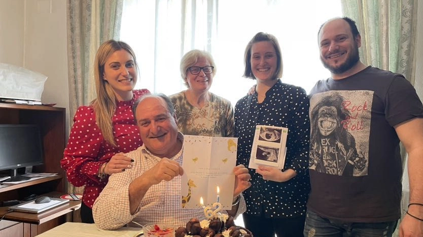 Da sinistra, la sorella Federica, il papà Daniele, la mamma Carla Consoloni, la sorella Nicoletta e Alessandro D’Andrea