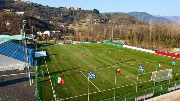 Una panoramica dell’impianto sportivo di Beverino, intitolato a Rino Colombo, la cui posa del manto in erba sintetica risale a oltre un decennio fa (. foto d’archivio Una panoramica dell’impianto sportivo di Beverino, intitolato a Rino Colombo, la cui posa del manto in erba sintetica risale a oltre un decennio fa (. foto d’archivio