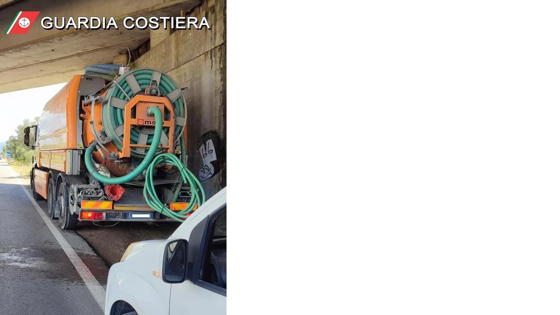 La Guardia Costiera di Piombino ha sanzionato un autospurgo a Follonica per trasporto illegale di rifiuti senza il documento Fir, violando la legge ambientale. Il rifiuto è stato tracciato e smaltito correttamente. La Guardia Costiera di Piombino ha sanzionato un autospurgo a Follonica per trasporto illegale di rifiuti senza il documento Fir, violando la legge ambientale. Il rifiuto è stato tracciato e smaltito correttamente.