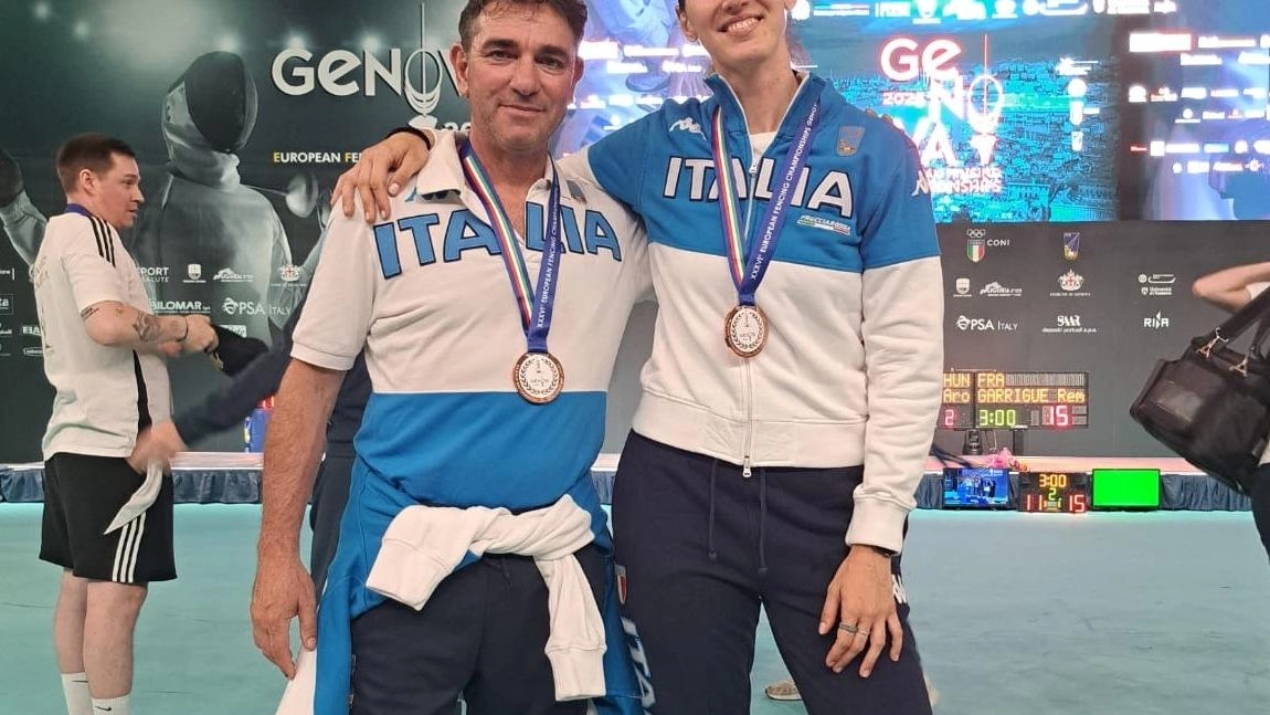 Il maestro d’arme Alessandro Puccini con Martina Batini Il maestro d’arme Alessandro Puccini con Martina Batini