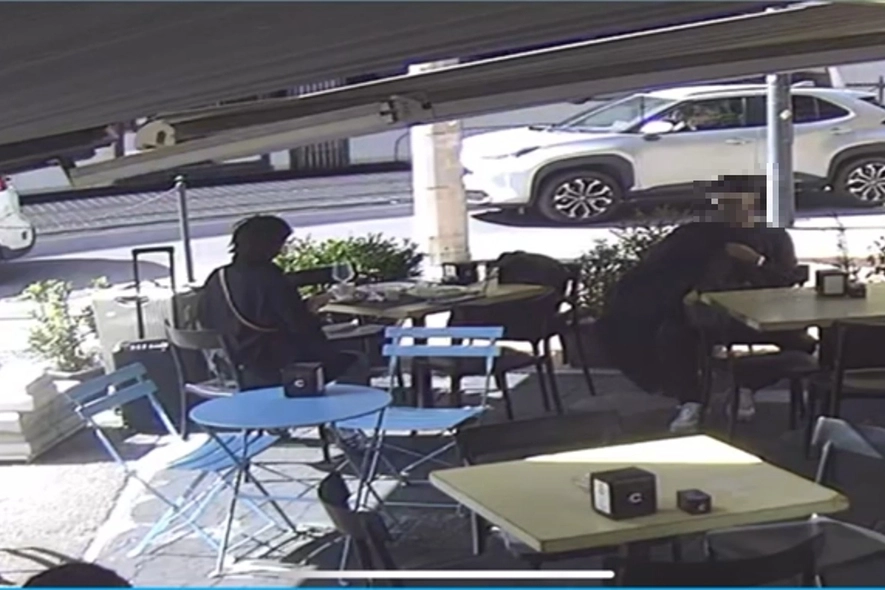 Il borseggiatore in azione