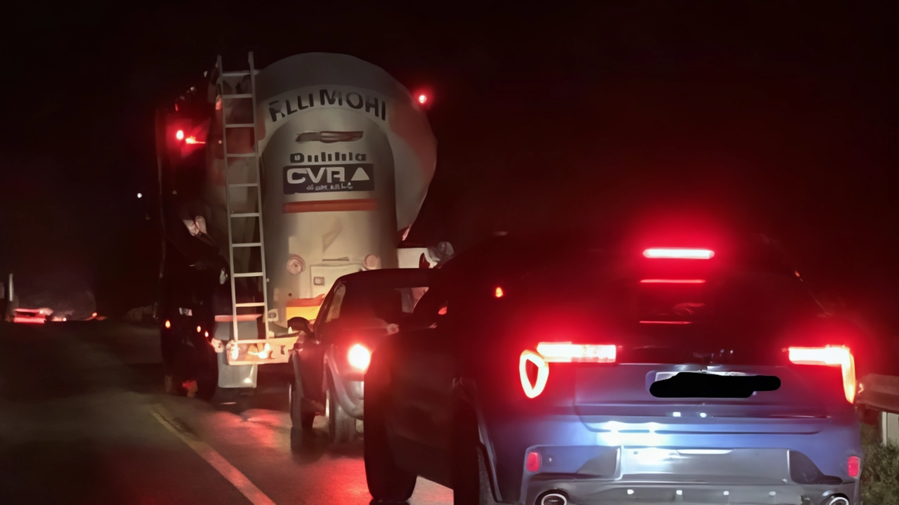 La serata di traffico dopo l’ennesimo incidente lungo la Sr71 La serata di traffico dopo l’ennesimo incidente lungo la Sr71