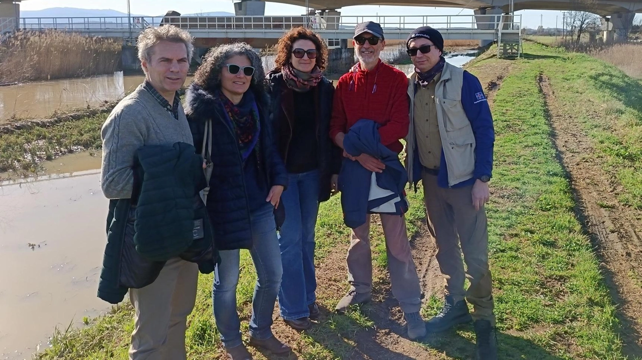 Nella foto. da sinistra a destra: Paolo Cipolli (assessore), Marta Orsini e Sabina Testi (Comune di Cascina), Maurizio Bacci e Maurizio Tani (Cammino d’Etruria) Nella foto. da sinistra a destra: Paolo Cipolli (assessore), Marta Orsini e Sabina Testi (Comune di Cascina), Maurizio Bacci e Maurizio Tani (Cammino d’Etruria)