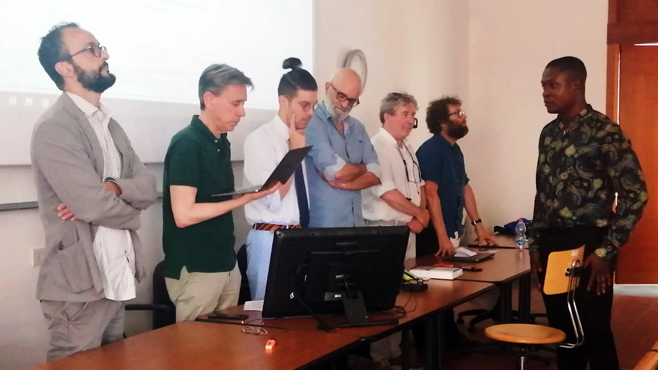 Ernest Dan Azobor, il giorno della laurea all’Ateneo di Siena Ernest Dan Azobor, il giorno della laurea all’Ateneo di Siena