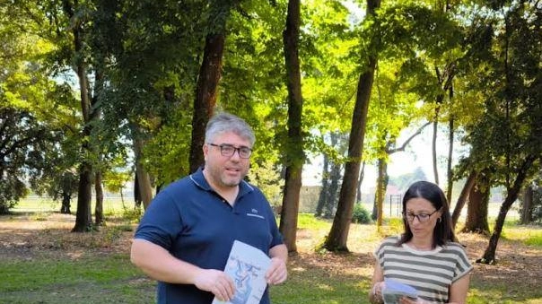 Il sindaco Matteo Cecchelli e l’assessora Angela Pisano presentazione del Settembre Sangiulianese; sotto la band Dirotta su Cuba