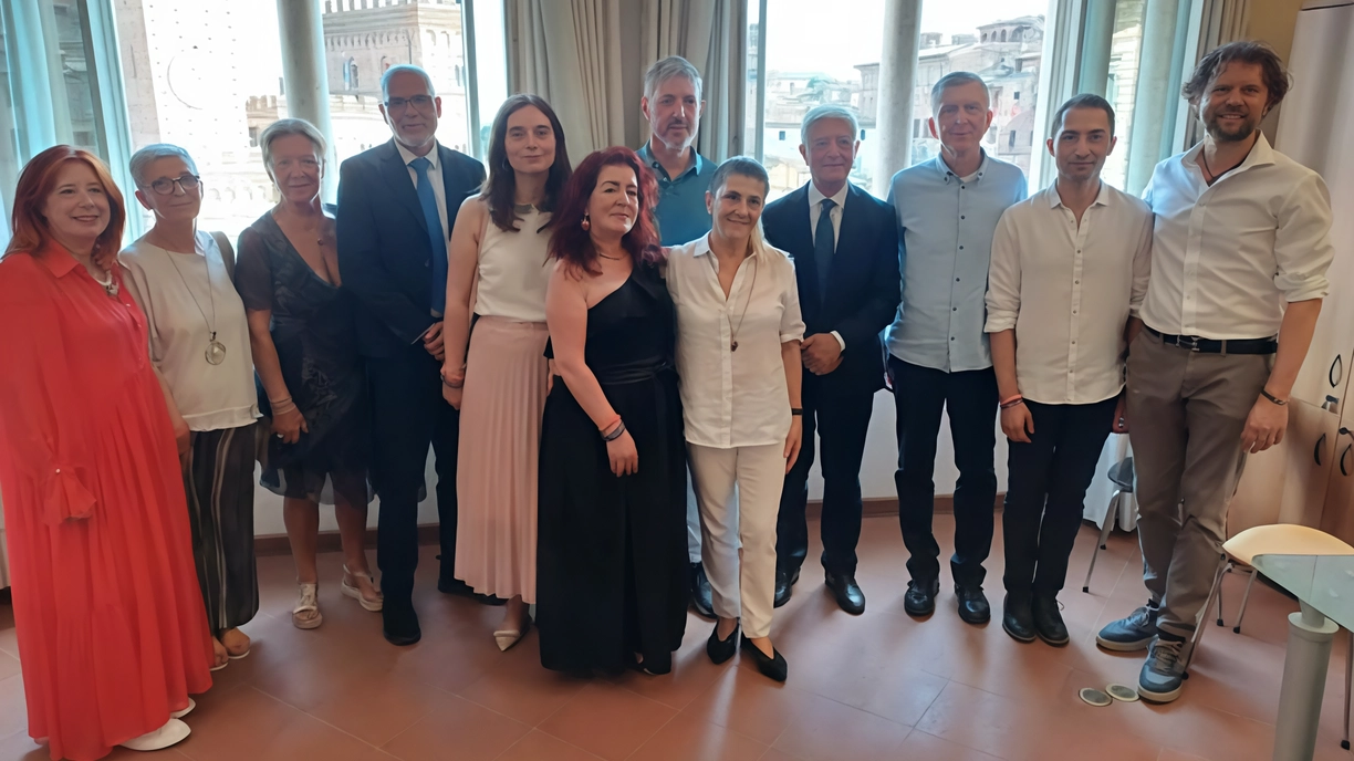 Gli ospiti dell’Associazione Aquattromani con i vertici della Fondazione Mps, presidente Carlo Rossi e direttore generale Marco Forte a Palazzo Sansedoni Gli ospiti dell’Associazione Aquattromani con i vertici della Fondazione Mps, presidente Carlo Rossi e direttore generale Marco Forte a Palazzo Sansedoni