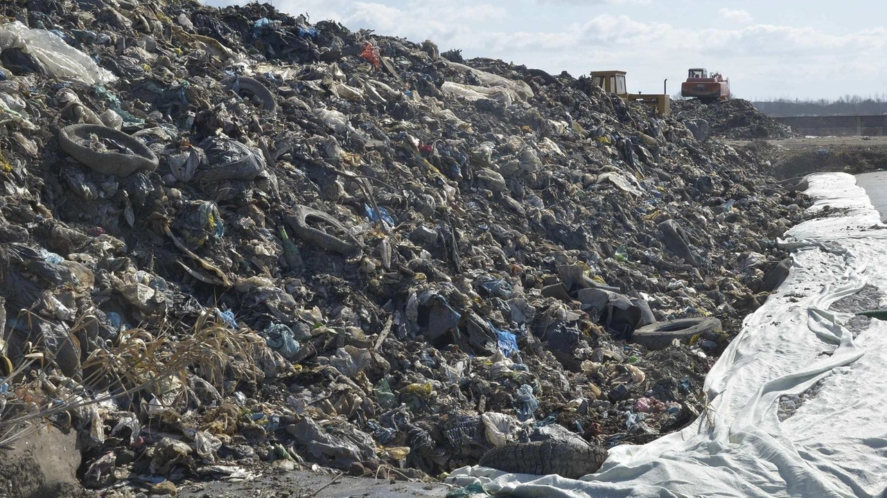 Il consigliere della Lega Alberto Pardini chiede una bonifica completa dell’ex discarica delle Carbonaie Il consigliere della Lega Alberto Pardini chiede una bonifica completa dell’ex discarica delle Carbonaie