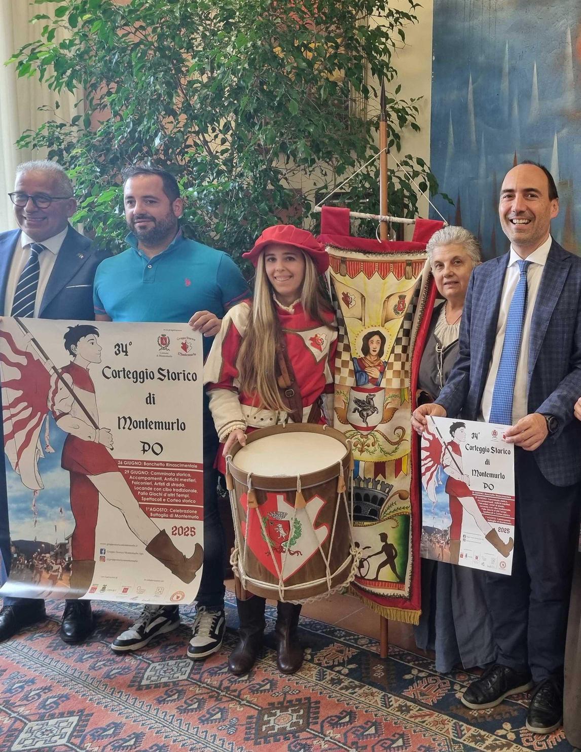 https://www.lanazione.it/image-service/view/acePublic/alias/contentid/MzBjNjBjZjAtNmNhZi00/0/corteggio-storico-tuffo-nella-storia-e-la-grande-festa.jpeg