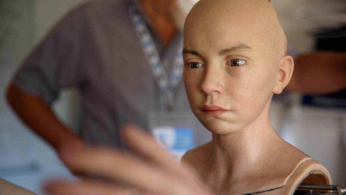Il robot Abel ci mette cuore e mente: “Vorrei rendere il mondo più umano” Il robot Abel ci mette cuore e mente: “Vorrei rendere il mondo più umano”
