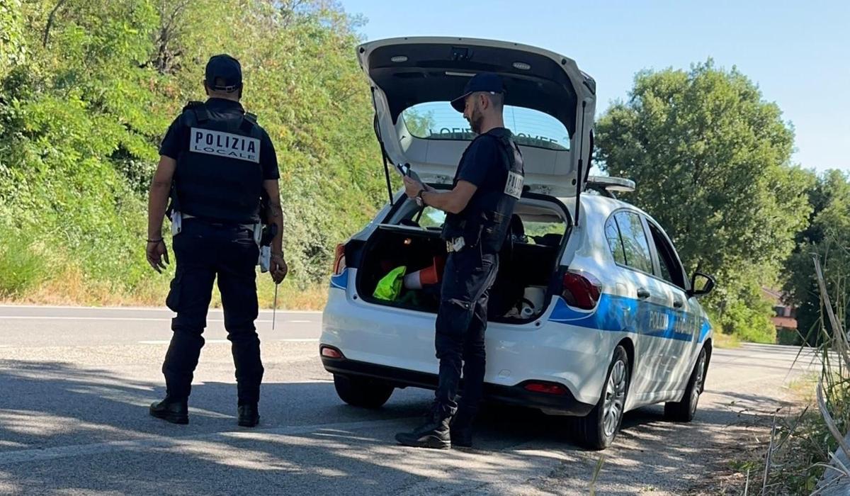 guida vent8217anni senza la patente auto priva di revisione e assicurazione