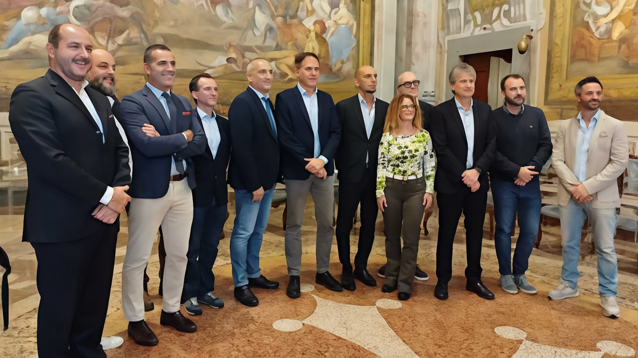 Nella foto: il sindaco di Pisa Michele Conti con i sindaci di Calci Massimiliano Ghimenti. e Matteo Ferrucci di Vicopisano e gli altri rappresentati degli enti che hanno partecipato firma per il Distretto rurale del Monte pisano e della piana pisana Nella foto: il sindaco di Pisa Michele Conti con i sindaci di Calci Massimiliano Ghimenti. e Matteo Ferrucci di Vicopisano e gli altri rappresentati degli enti che hanno partecipato firma per il Distretto rurale del Monte pisano e della piana pisana