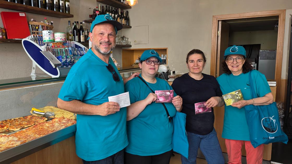 i commercianti di arezzo aderiscono alla campagna informativa di mondo libero dalla droga italia