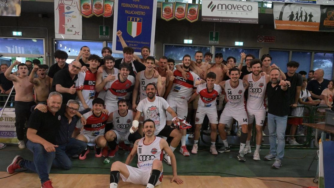 Nella foto «Alcide»: la festa finale dei biancorossi. Ora se la vedranno con Quarrata Nella foto «Alcide»: la festa finale dei biancorossi. Ora se la vedranno con Quarrata