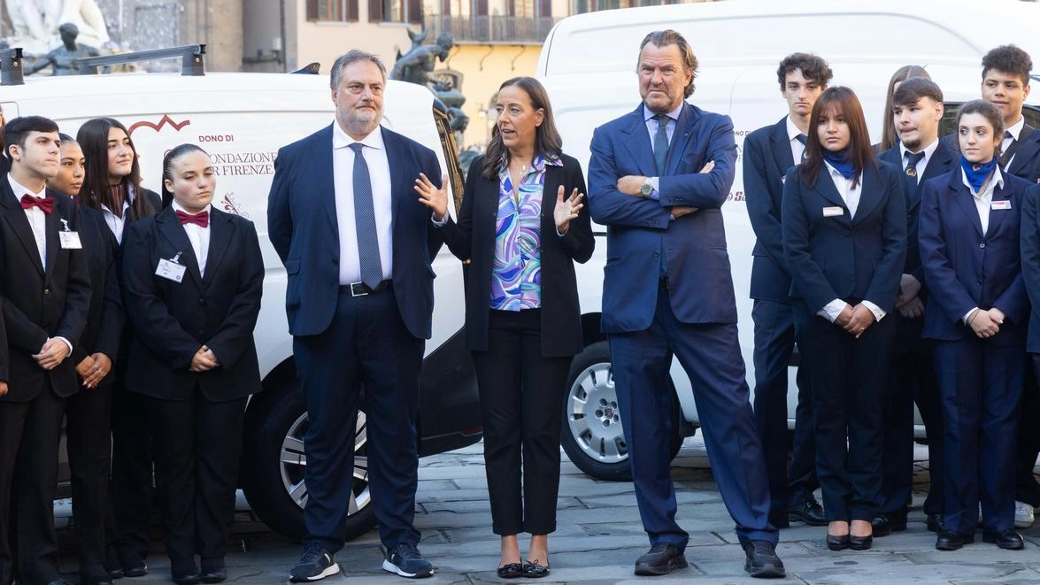 I mezzi, un Volkswagen Caddy e un Fiat Doblò, saranno utilizzati da ben 2mila studenti delle due scuole I mezzi, un Volkswagen Caddy e un Fiat Doblò, saranno utilizzati da ben 2mila studenti delle due scuole