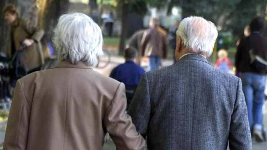 La Cassa Edile di Perugia lancia "Rete Anziani", un servizio sperimentale di supporto alle famiglie per affrontare le esigenze legate all'invecchiamento della popolazione. Grazie alla collaborazione con associazioni locali, verranno offerti incontri e attività stimolanti per favorire la socializzazione e il benessere degli anziani. La Cassa Edile di Perugia lancia "Rete Anziani", un servizio sperimentale di supporto alle famiglie per affrontare le esigenze legate all'invecchiamento della popolazione. Grazie alla collaborazione con associazioni locali, verranno offerti incontri e attività stimolanti per favorire la socializzazione e il benessere degli anziani.