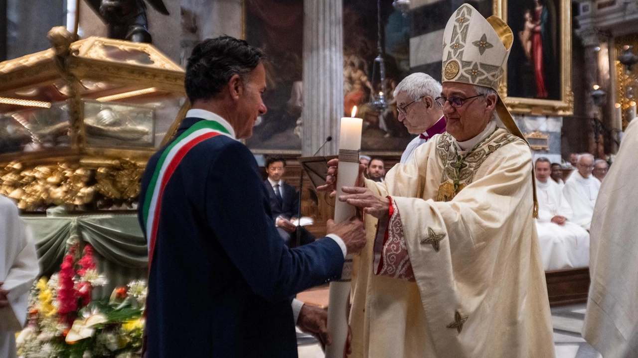 Reduce da un pellegrinaggio interrotto in Terra Santa, l’arcivescovo Cannistrà parla alla città. Dalla cattedrale gremita, l’appello: "Il nostro patrono ci insegna a essere ponte fra i popoli". . Reduce da un pellegrinaggio interrotto in Terra Santa, l’arcivescovo Cannistrà parla alla città. Dalla cattedrale gremita, l’appello: "Il nostro patrono ci insegna a essere ponte fra i popoli". .