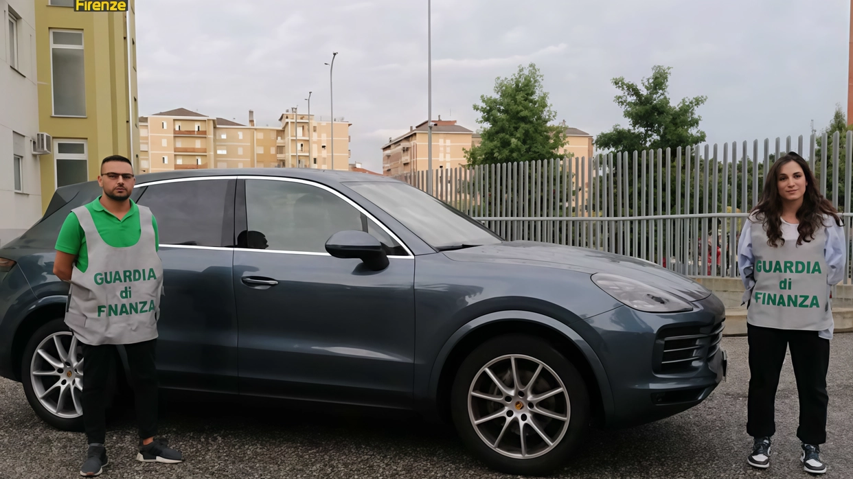 Tra i beni sequestrati anche una Porsche Cayenne da 76mila euro Tra i beni sequestrati anche una Porsche Cayenne da 76mila euro
