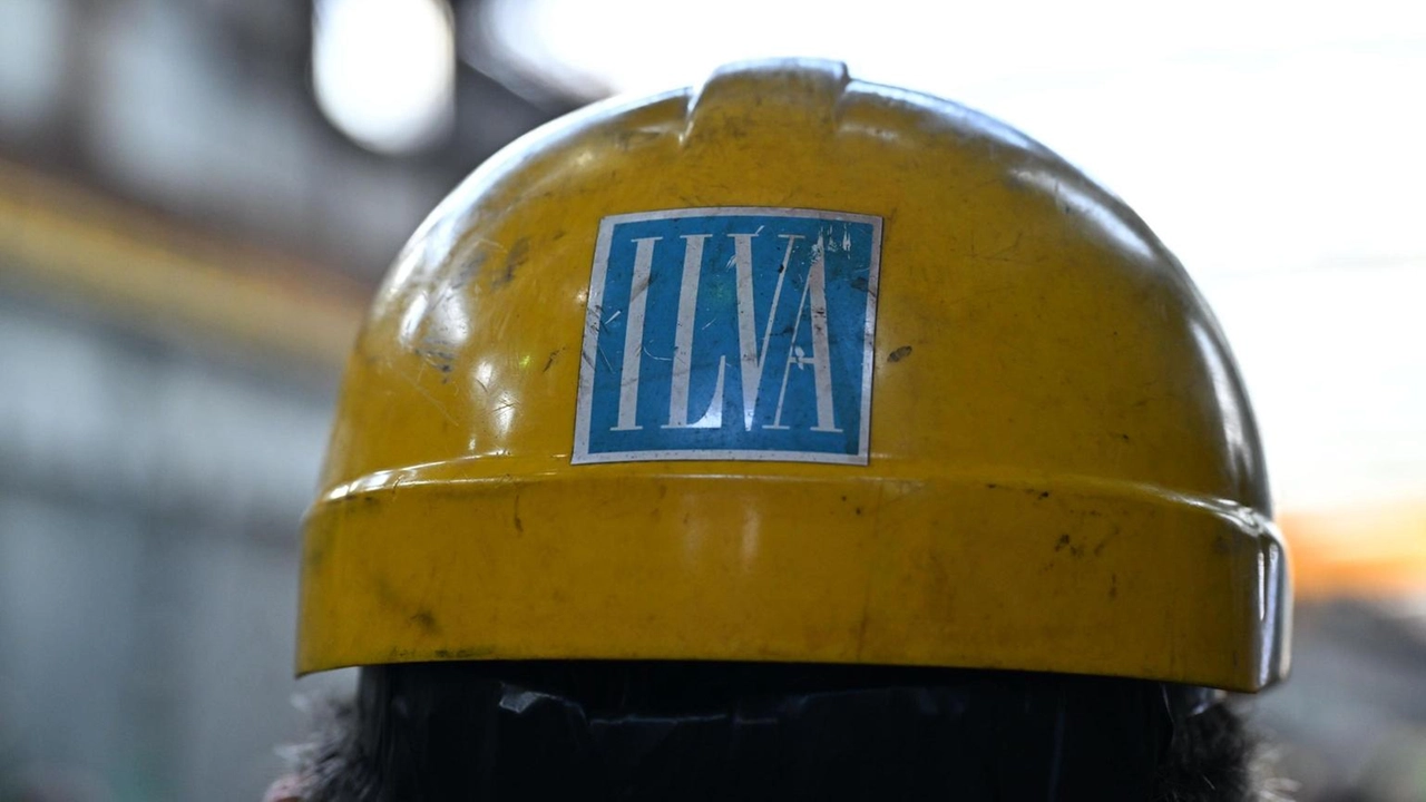 Il ministero del Lavoro ha convocato i sindacati per discutere l'ampliamento della cassa integrazione a 4.050 lavoratori. Il ministero del Lavoro ha convocato i sindacati per discutere l'ampliamento della cassa integrazione a 4.050 lavoratori.